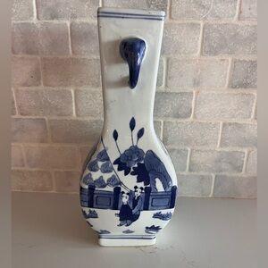 Gently used Blue & White Asian Vase